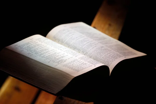 Une Bible Ouverte Dans Une Église Megeve France — Photo