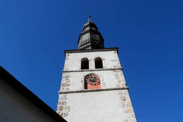 法国阿尔卑斯山圣日尔瓦圣普罗泰斯的巴洛克教堂 钟楼圣日耳曼法国 — 图库照片