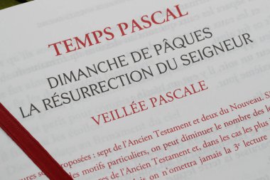 Katolik kilisesi. Edebiyat. Kutsal haftanın kutlaması. Paskalya Pazarı. Fransa. 