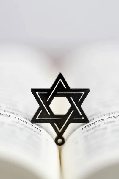 Étoile Juive Étoile David Sur Une Torah Symbole Religieux — Photo
