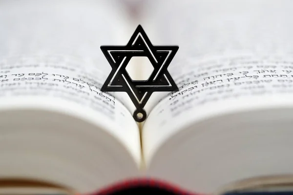 Εβραϊκό Αστέρι Αστέρι Του Δαβίδ Μια Τορά Θρησκευτικό Σύμβολο — Φωτογραφία Αρχείου