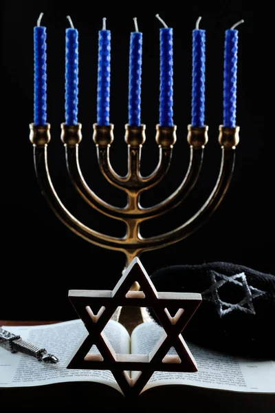 Nyitott Tóra Dávid Kippah Yad Menóra Vagy Héber Lámpaállvány Judaizmus — Stock Fotó