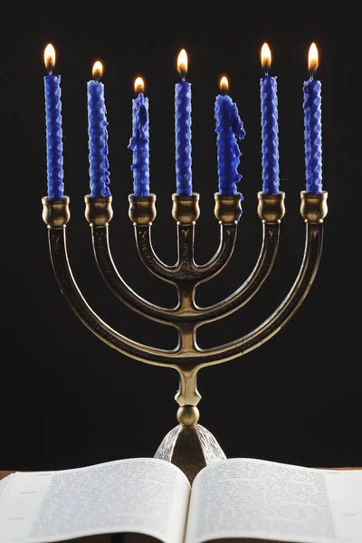 Nyitott Tóra Menóra Vagy Hét Lámpás Héber Lámpaállvány Judaizmus Szimbóluma — Stock Fotó