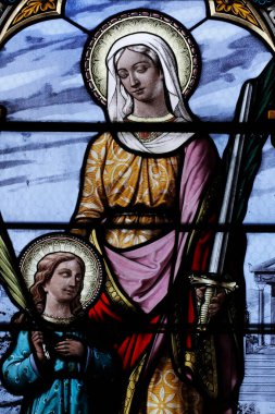 Aziz Cyr ve Aziz Julitte Kilisesi. Lekeli cam pencere. Beaufort. Fransa. 