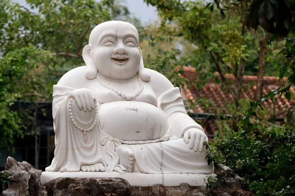 Тьен Унг Буддийский Храм Улыбающийся Будда Майтреи Большая Счастливая Статуя — стоковое фото