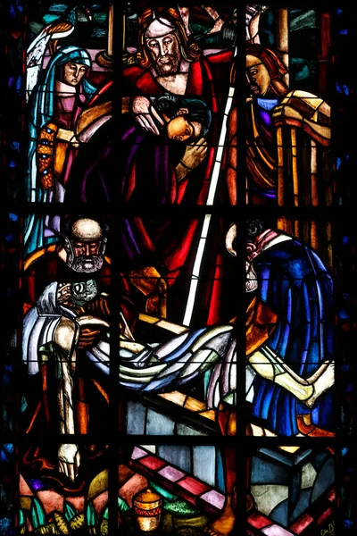 ローザンヌのノートルダム大聖堂 ステンドグラスの窓 キリストへの情熱 イエスの埋葬 スイス — ストック写真