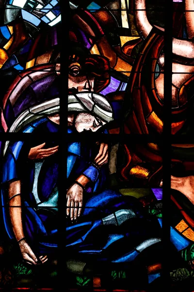 ローザンヌのノートルダム大聖堂 ステンドグラスの窓 十字架のイエス 十字架刑だ スイス — ストック写真