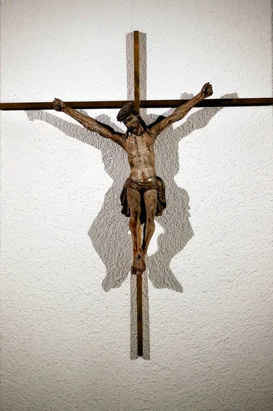圣泰瑞教堂 耶稣在十字架上雕塑 被钉在十字架上 — 图库照片