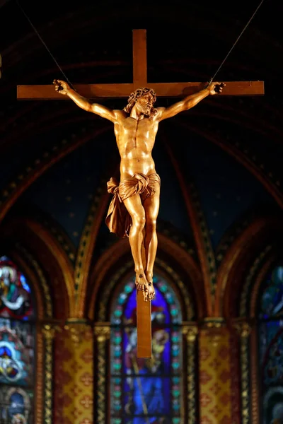 日内瓦圣母大教堂 雕塑品被钉在十字架上耶稣在十字架上 — 图库照片