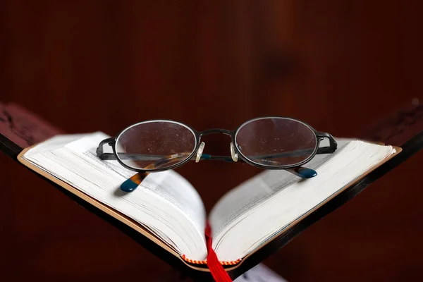 Bible Study Open Bible Pair Glasses France — Stock Photo, Image