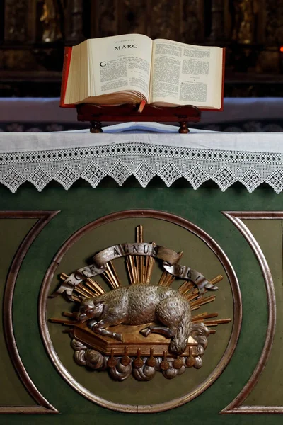 Kościół Notre Dame Assomption Cordon Otwórz Biblię Nowy Testament Oznacz — Zdjęcie stockowe