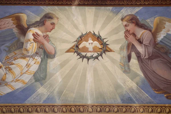 Румильська Церква Стіна Малює Ангели Святий Дух Франція — стокове фото