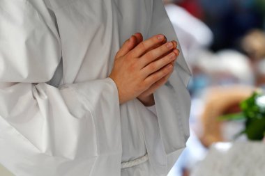 Katolik kilisesi. Katolik ayini. Vaiz çocuk. Fransa. 