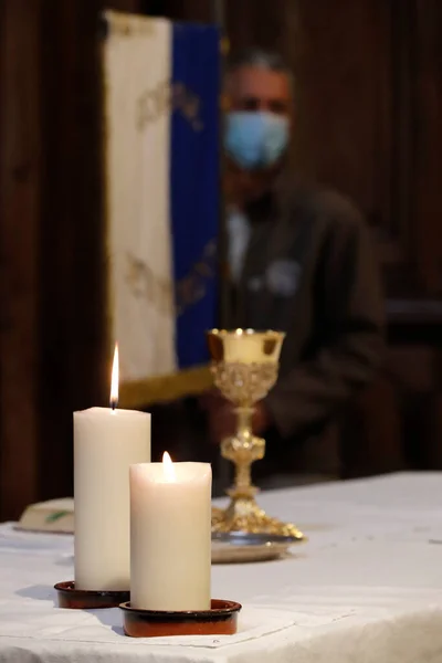 Katholische Kirche Während Der Covid Epidemie Messe Für Bergführer Kerzen — Stockfoto