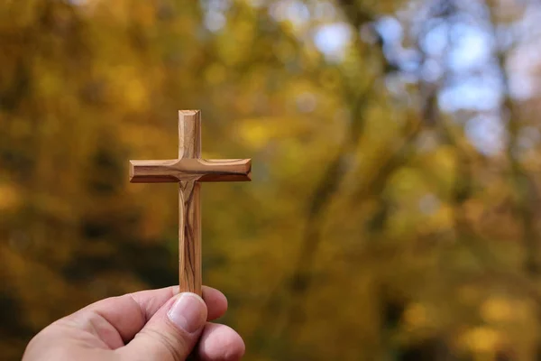 Cruz Madeira Cristã Mão Espiritualidade França — Fotografia de Stock