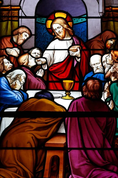 缝隙玻璃窗 最后的晚餐耶稣和他的使徒 — 图库照片