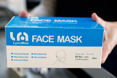 Coronavirus. Maske chirurgical. Coronavirüs salgını (COVID-19). Cerrahi maske. Eczane. Fransa. 