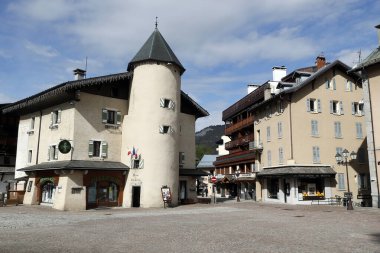 Coronavirüs salgını (covid-19). Kilitlenme. Boş sokak. Megeve. Fransa. 