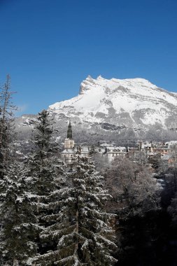 Kışın Fransız Alpleri. Saint Gervais Mont-Blanc köyü. Meşhur kayak istasyonu. Saint-Gervais. Fransa. 