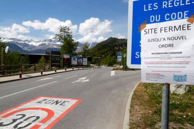 Coronavirüs salgını (COVID-19). Kilitlenme. Dükkan kapandı. Passy. Fransa. 