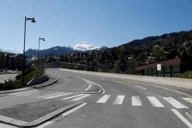 Coronavirüs salgını (COVID-19). Kilitlenme. Boş köprü. Aziz Gervais. Fransa. 