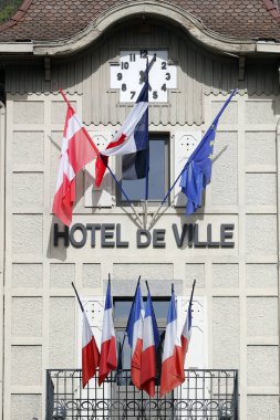 Coronavirüs salgını (COVID-19). Kilitlenme. Belediye binası. Aziz Gervais. Fransa. 