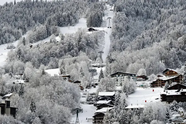 法国阿尔卑斯山冬季 Saint Gervais Mont Blanc村 著名的滑雪场圣热尔韦法国 — 图库照片
