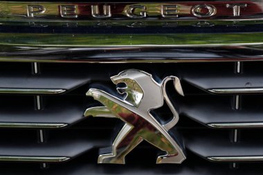 Peugeot araçları, Lion amblemleri tarafından evrensel olarak tanınır. Fransa. 