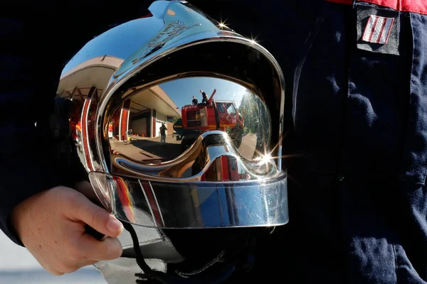 Пожарные Пожарный Шлем Французские Саперы Помпьеры Франция — стоковое фото