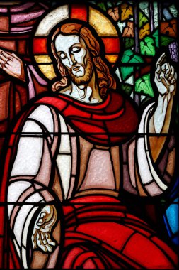 Aziz Etienne (Aziz Stephen) kilisesi. Lekeli cam pencere. Dedi ki, 