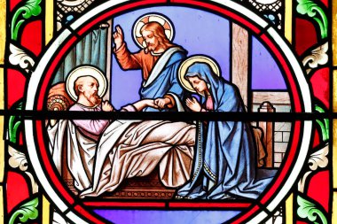 Sacre Coeur (kutsal kalp) de Castellane kilisesi. Lekeli cam pencere. Aziz Joseph 'in ölümü. Castellane. Fransa. 