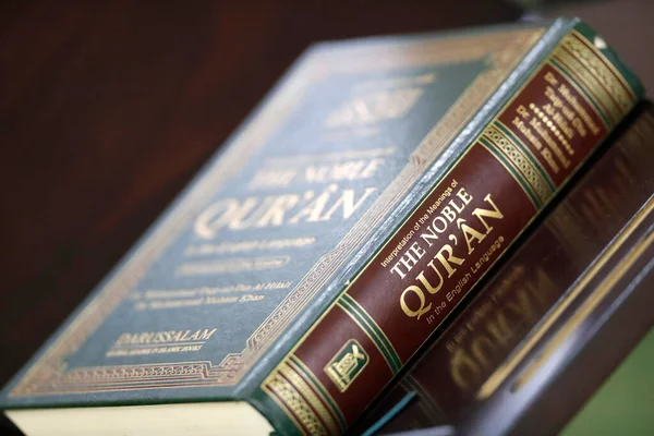 Nobile Corano Inglese — Foto Stock