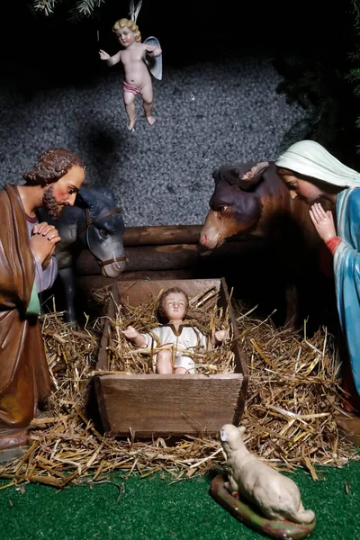 Szopka Świąteczne Łóżeczko Święta Rodzina Dzieciątkiem Jezus Kościół Katolicki Francja — Zdjęcie stockowe