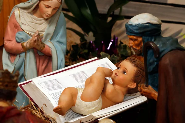 Σκηνή Γέννησης Χριστουγεννιάτικη Κούνια Ιερή Οικογένεια Τον Μικρό Ιησού Καθολική — Φωτογραφία Αρχείου