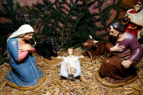Geboorteplaats Kerststal Heilige Familie Met Baby Jezus Katholieke Kerk Frankrijk — Stockfoto