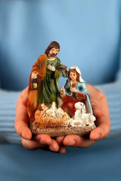 Presépio Mulher Com Berço Natal Miniatura Nas Mãos França — Fotografia de Stock