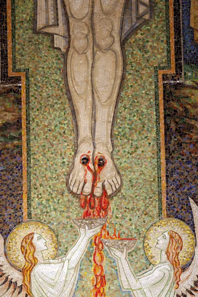 大聖堂の訪問 キリストへの情熱 十字架上での十字架上でのイエス アントワーヌ モークンボエのモザイク どうでもいい フランス — ストック写真