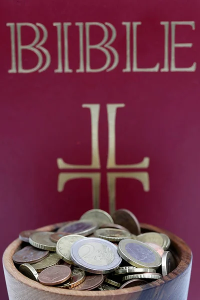 Conceito Finanças Economia Católicas Com Moedas Bíblicas Euros — Fotografia de Stock