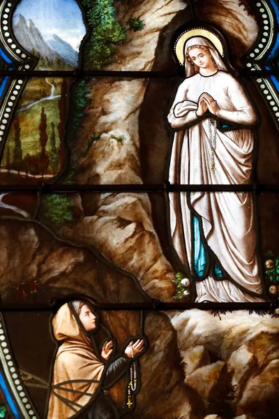 Basílica Notre Dame Assomption Vidriera Nuestra Señora Lourdes Bernadette Soubirous — Foto de Stock