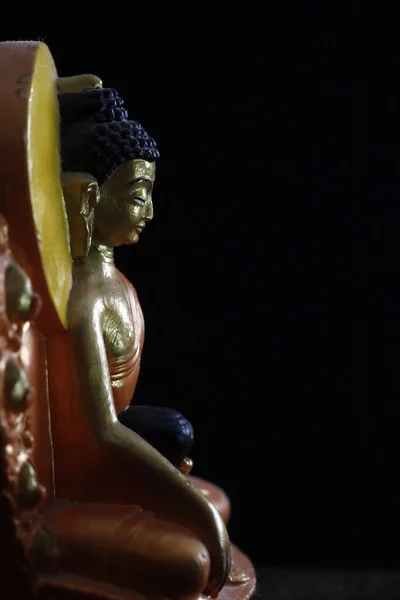 Meditando Seduto Statuetta Buddha Simbolo Buddista — Foto Stock