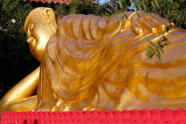 香港Hien火仏教寺院 仏を唱える 彼の最後の病気の間に歴史的な仏 約Parinirvanaを入力します フレジュス フランス — ストック写真