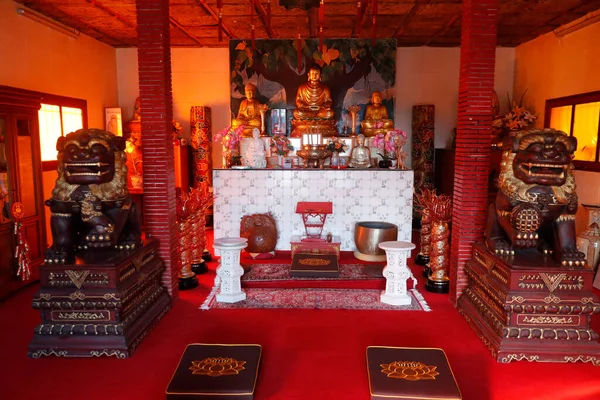 Hong Hien Templo Budista Estatuas Buda Altar Mayor Frejus Francia —  Fotos de Stock