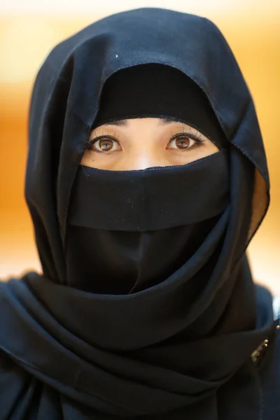 Retrato Mujer Musulmana Con Abaya Viel Islámico Emiratos Árabes Unidos — Foto de Stock