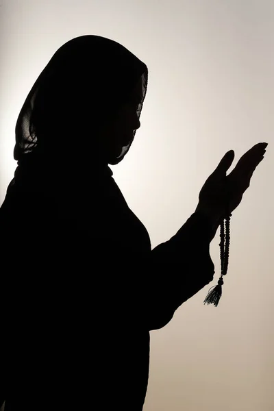 Silhouette Muslim Woman Holding Prayer Beads Her Hands Praying Sky — Stock Photo, Image