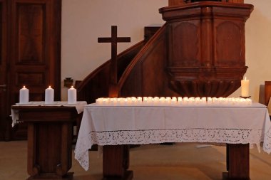 Protestan kilisesi. Pazar ayini. Kilise iptalleri. 