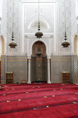 Cenevre Camii 'nde ibadet odası ve mihrab..