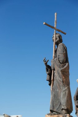 Almudena Katedrali. Madrid Katedrali 'nin kubbesindeki havarilerden birinin heykeli. Madrid mi? İspanya.  