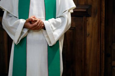 Katolik kilisesi. Katolik ayini. Rahip. Fransa. 