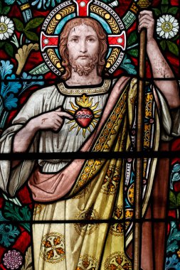 Aziz Pothin Kilisesi. Lekeli cam pencere. İsa kutsal kalp. Fransa. 