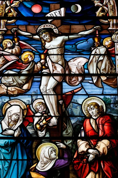 圣杰罗姆教堂 圣杰罗尼莫 皇家教堂 缝隙玻璃窗 耶稣被钉在十字架上马德里 西班牙 — 图库照片
